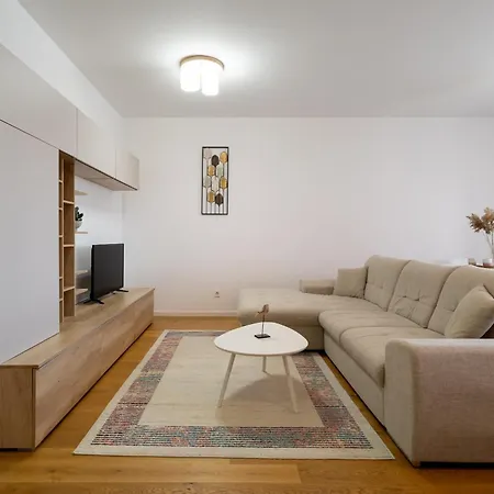 Aviatiei Sky Horizon Appartement *